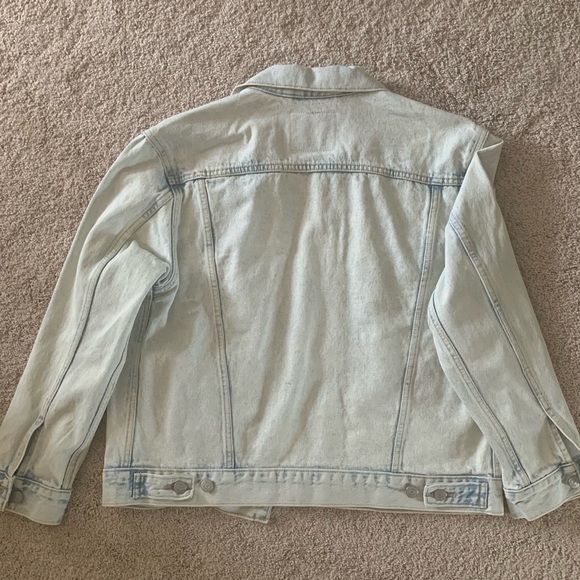 Levi’s Denim Jacket - lightwash denim - Picture 2 of 3